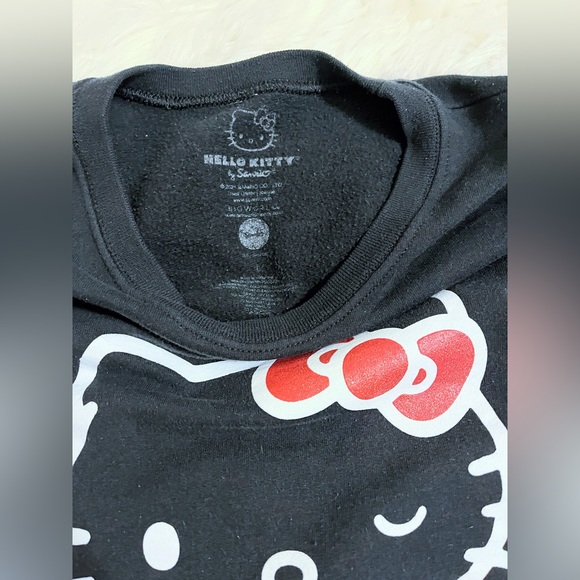 Hello Kitty Sanrio Women’s Sweatshirt Size L-Runs Large - Picture 9 of 10